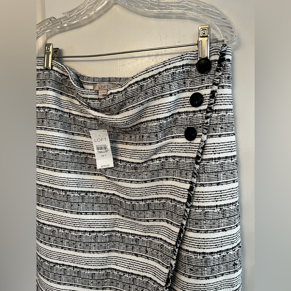 LOFT Monochrome Button-Accent Pencil Skirt